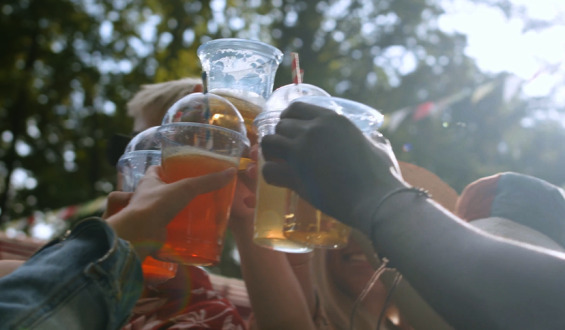 O que o álcool faz com seus rins? Atenção aos excessos no Carnaval