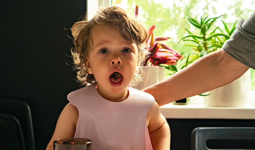 Você sabe como agir em caso de engasgo infantil?