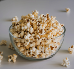 Pipoca tira fome? Entenda como esse alimento pode ajudar na saciedade