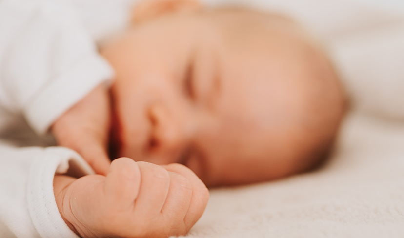 Posições perigosas para bebês dormirem: Como reduzir o risco de sufocamento
