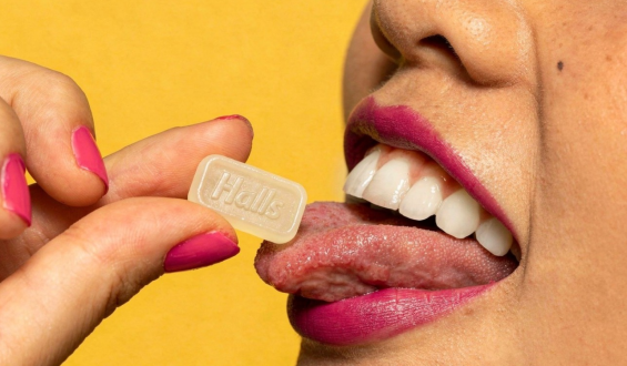 Halls preto no sexo oral: ajuda ou só engana?