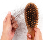Queda de cabelo em mulheres: o que é normal e o que acende o alerta