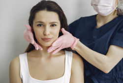 Harmonização facial ou Deep Plane Facelift ? Entenda as diferenças entre técnicas que marcam a nova fase da estética