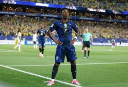 Maçã e abacaxi podem ser uma boa escolha para praticar esporte? Entenda o segredo do Vini Jr.