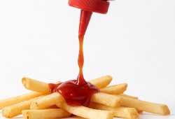O ketchup pode parecer inofensivo. Mas será que ele é um bom companheiro para quem tem diabetes?